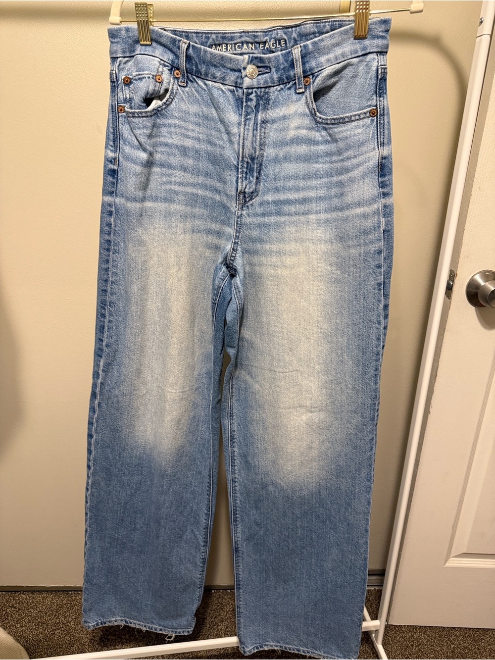 American Eagle Outfitters Curvy Super High Rise Baggy Straight Light Wash siz 10